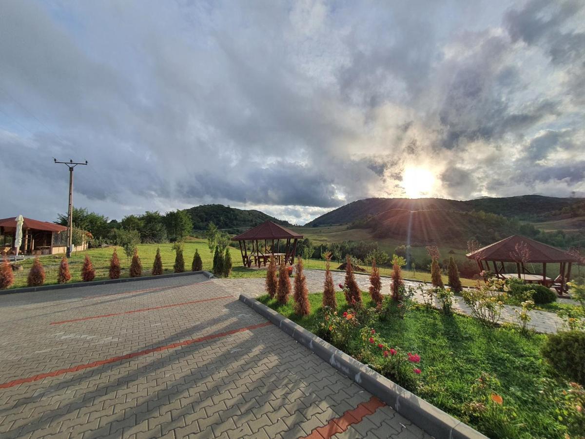 Motel Prislop Хацег Екстер'єр фото